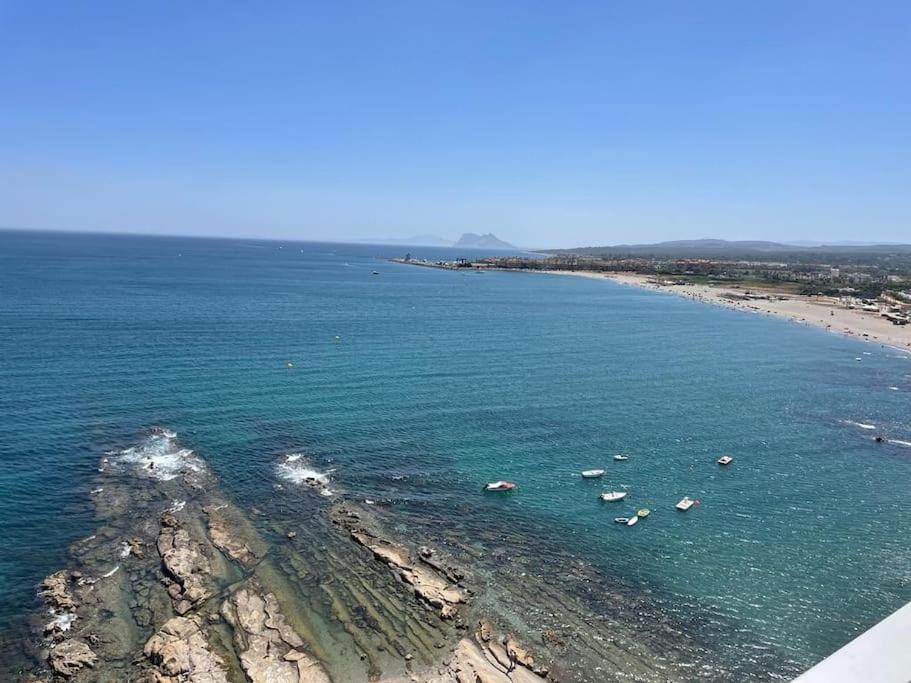 Maravilloso Apartamento En Primera Linea De Playa. Torreguadiaro Luaran gambar