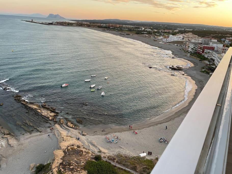 Maravilloso Apartamento En Primera Linea De Playa. Torreguadiaro Luaran gambar